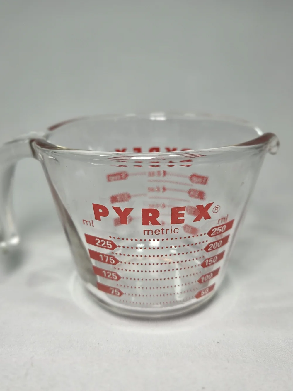 Vintage PYREX Measuring Cup 1 Cup  508 Red Lettering J-Handle USA